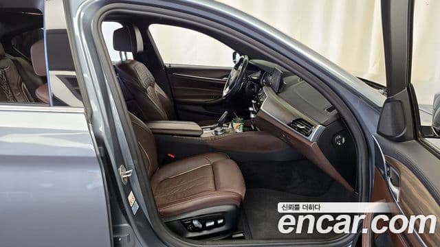 BMW 5 Series 2018 — Фото 11/20