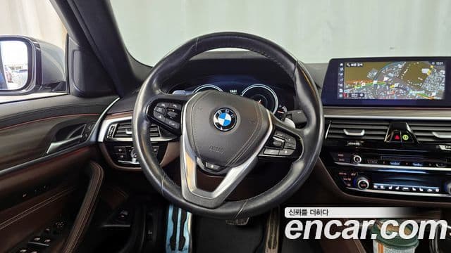 BMW 5 Series 2018 — Фото 13/20