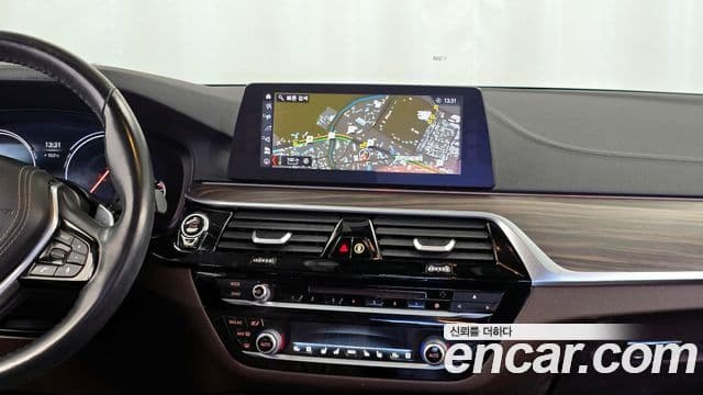 BMW 5 Series 2018 — Фото 14/20
