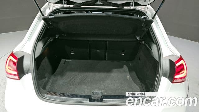 Mercedes-Benz A-Class 2023 — Photo 7/21