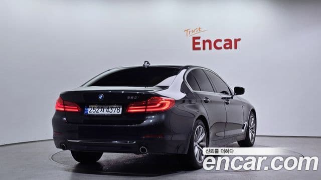 BMW 5 Series 2019 — ფოტო 2/20
