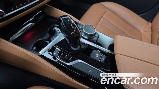 BMW 5 Series 2019 — ფოტო 9/20