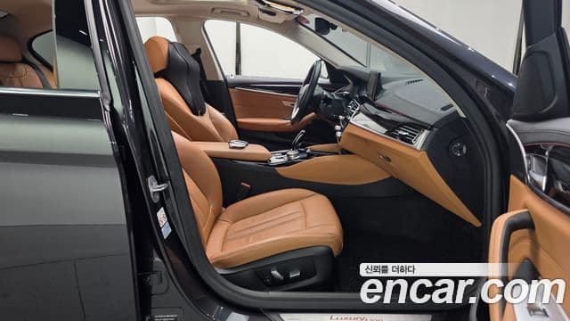 BMW 5 Series 2019 — ფოტო 10/20