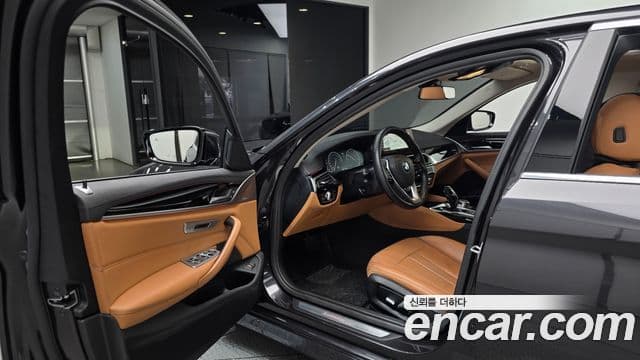 BMW 5 Series 2019 — ფოტო 11/20