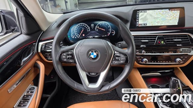 BMW 5 Series 2019 — ფოტო 13/20