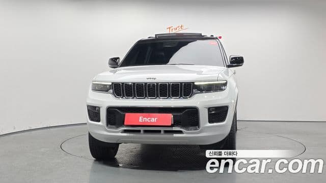 Jeep Grand Cherokee 2022 — ფოტო 15/20