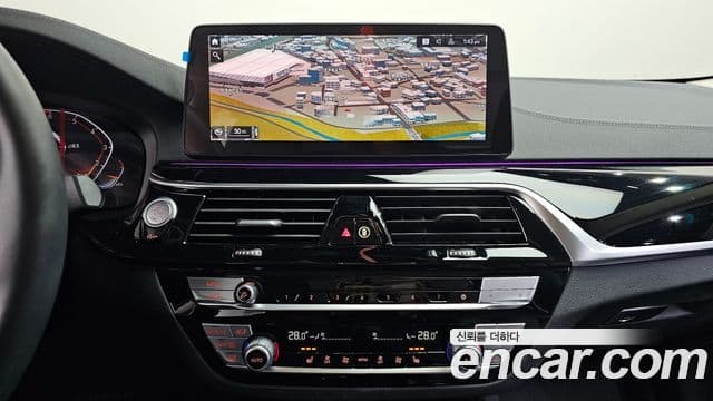 BMW 5 Series 2022 — Şəkil 14/20