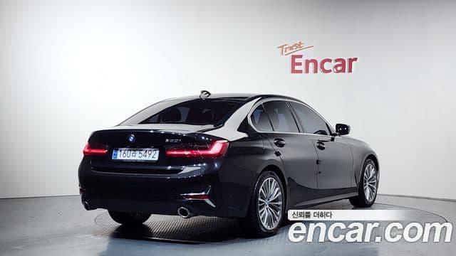 BMW 3 Series 2022 — фото 2 из 20