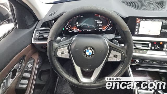 BMW 3 Series 2022 — фото 13 из 20