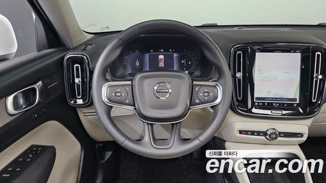 Volvo XC40 2023 — фото 13 из 20