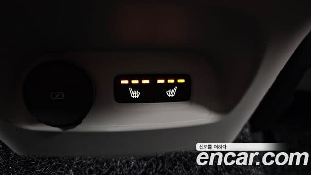 Volvo XC40 2023 — фото 18 из 20