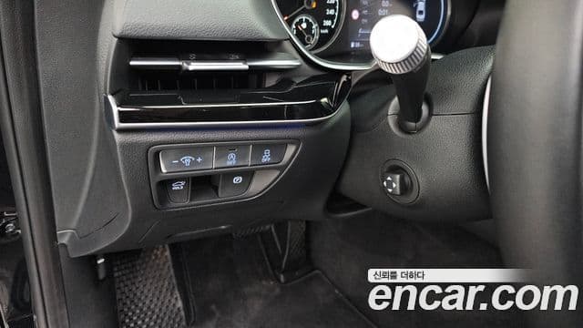 Genesis Electrified G80 2023 — ფოტო 17/20