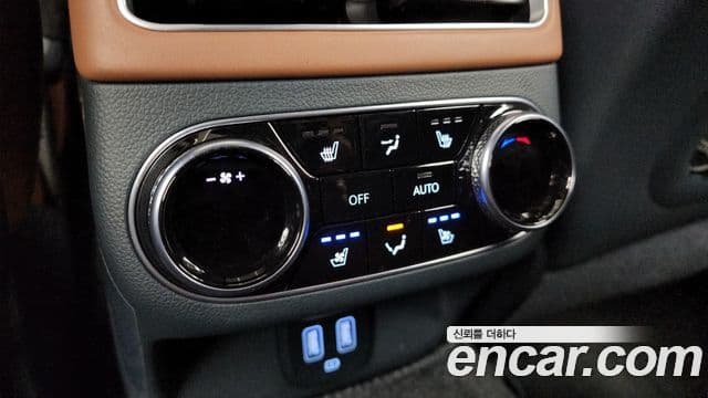 Genesis GV70 2023 — ფოტო 19/20