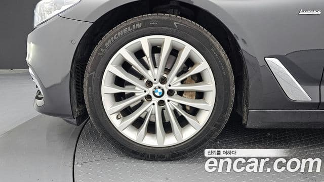 BMW 5 Series 2018 — Şəkil 5/20