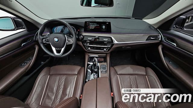 BMW 5 Series 2018 — Şəkil 7/20