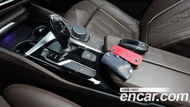 BMW 5 Series 2018 — Şəkil 9/20