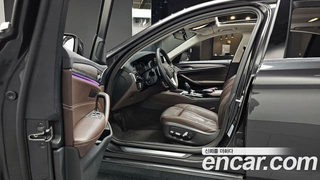 BMW 5 Series 2018 — Şəkil 10/20