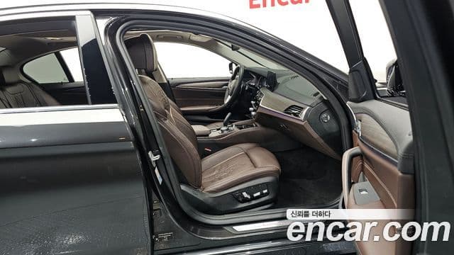 BMW 5 Series 2018 — Şəkil 11/20