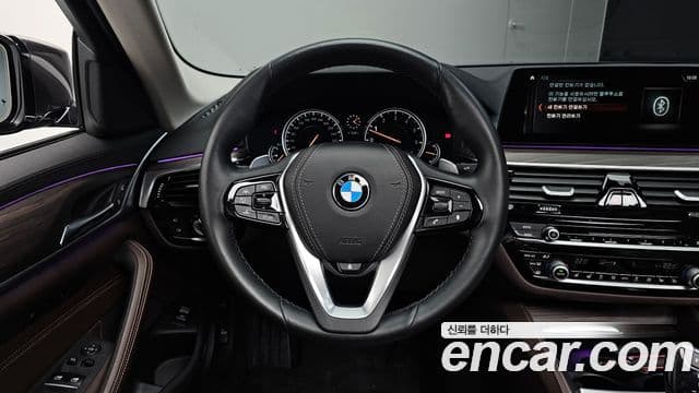 BMW 5 Series 2018 — Şəkil 13/20