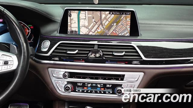 BMW 7 Series 2021 — фото 14 из 20