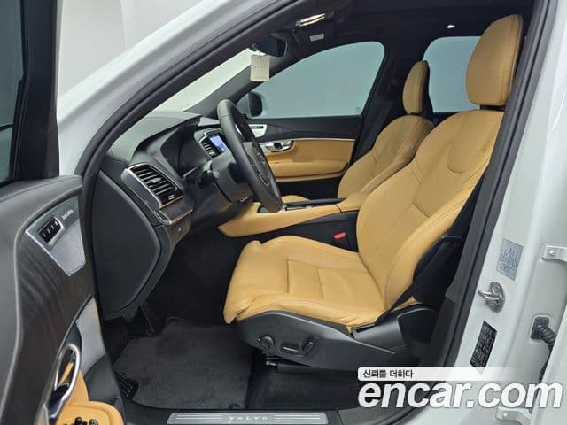 Volvo XC90 2025 — ფოტო 8/20