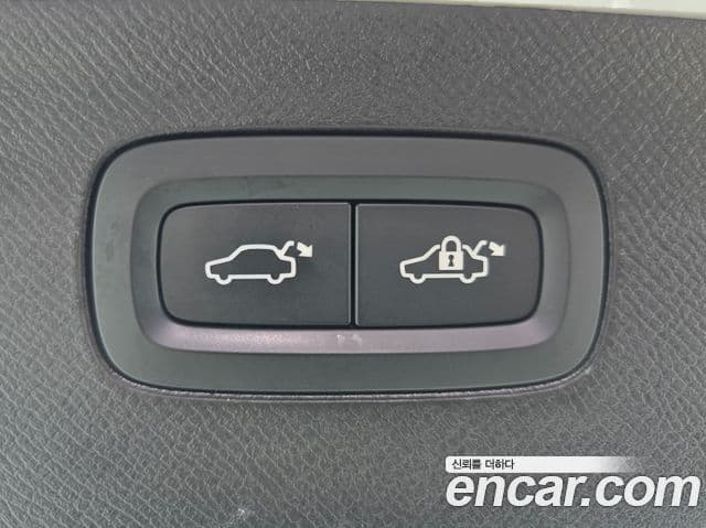 Volvo XC90 2025 — ფოტო 19/20