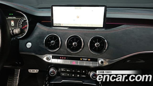 Kia Stinger 2022 — Şəkil 14/20