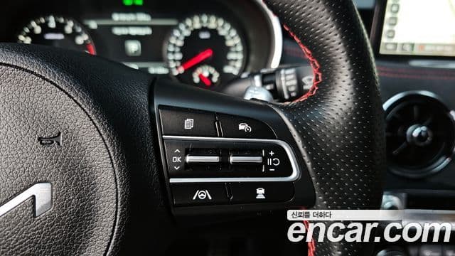 Kia Stinger 2022 — Şəkil 19/20