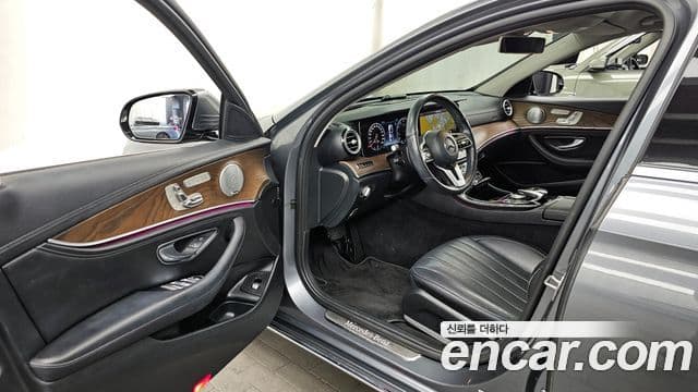 Mercedes-Benz E-Class 2018 — Şəkil 10/20
