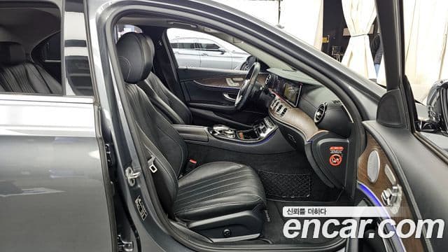Mercedes-Benz E-Class 2018 — Şəkil 11/20