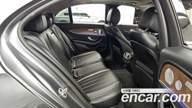 Mercedes-Benz E-Class 2018 — Şəkil 12/20