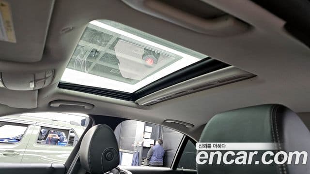 Mercedes-Benz E-Class 2018 — Şəkil 19/20