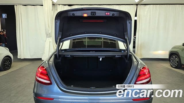Mercedes-Benz E-Class 2018 — Şəkil 20/20