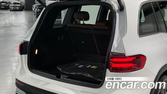 Mercedes-Benz GLB-Class 2025 — ფოტო 17/20