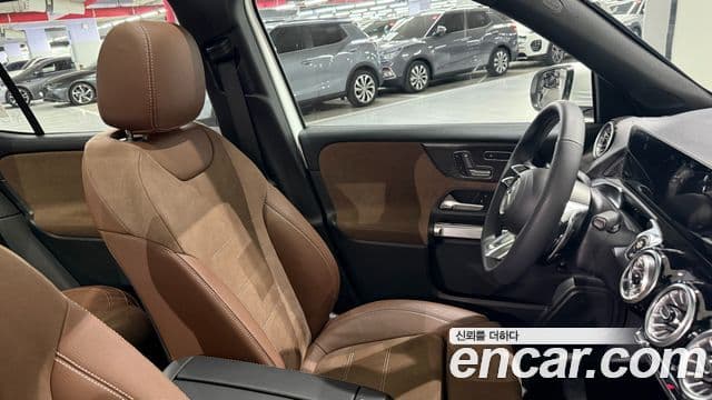 Mercedes-Benz GLB-Class 2025 — ფოტო 1/20