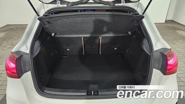 Mercedes-Benz A-Class 2025 — ფოტო 11/20
