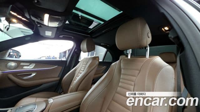 Mercedes-Benz E-Class 2022 — Şəkil 19/20