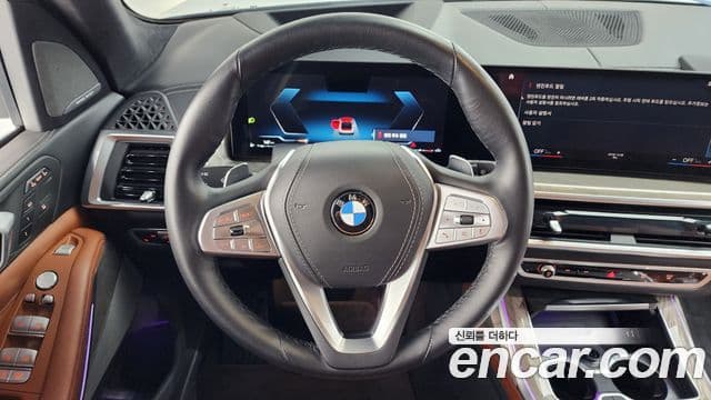 BMW X7 2023 — ფოტო 13/20