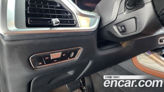 BMW X7 2023 — ფოტო 14/20