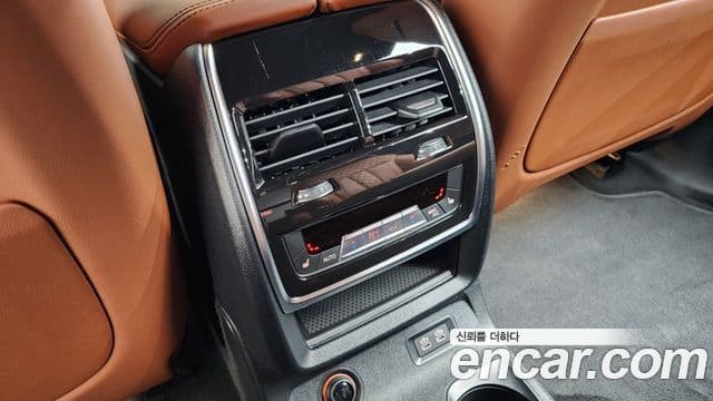 BMW X7 2023 — ფოტო 18/20
