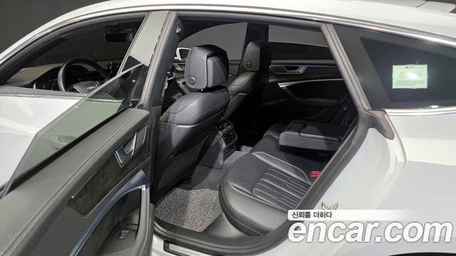Audi A7 2020 — ფოტო 17/20