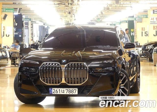 BMW 7 Series 2025 — Photo 8/20