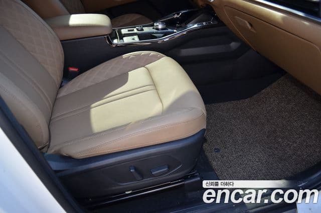 Kia Sorento 2023 — ფოტო 19/20
