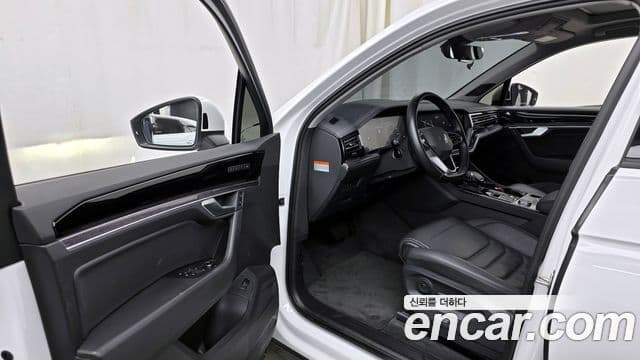 Volkswagen Touareg 2020 — ფოტო 10/20
