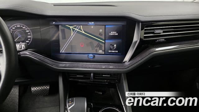 Volkswagen Touareg 2020 — ფოტო 14/20