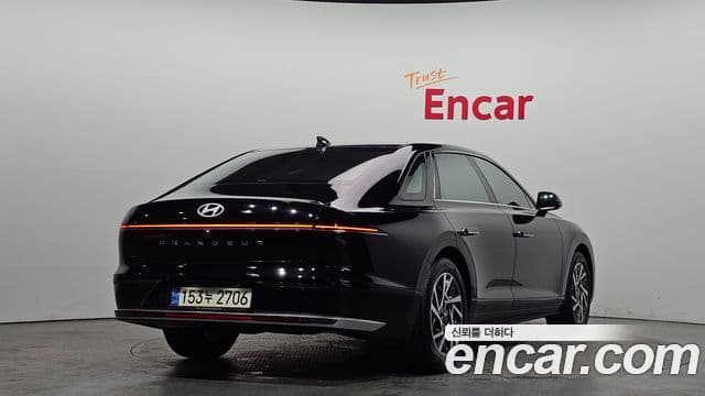 Hyundai Grandeur Hybrid 2022 — Photo 6/20