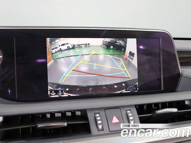Lexus ES300h 2021 — Şəkil 7/20