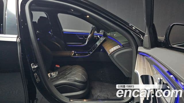 Mercedes-Benz S-Class 2023 — Photo 10/20