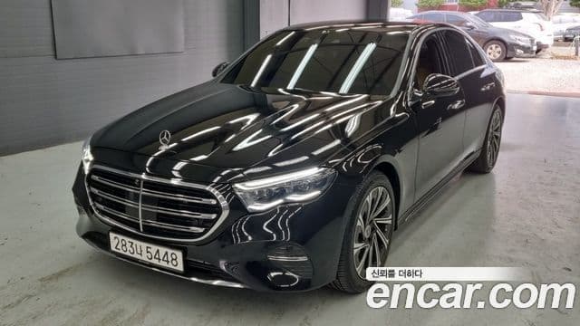 Mercedes-Benz E-Class 2024 — Photo 11/18