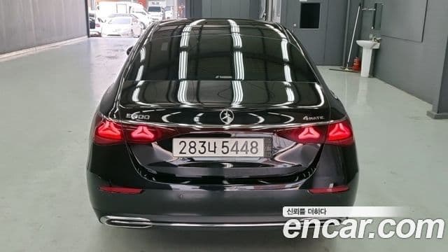 Mercedes-Benz E-Class 2024 — Photo 18/18